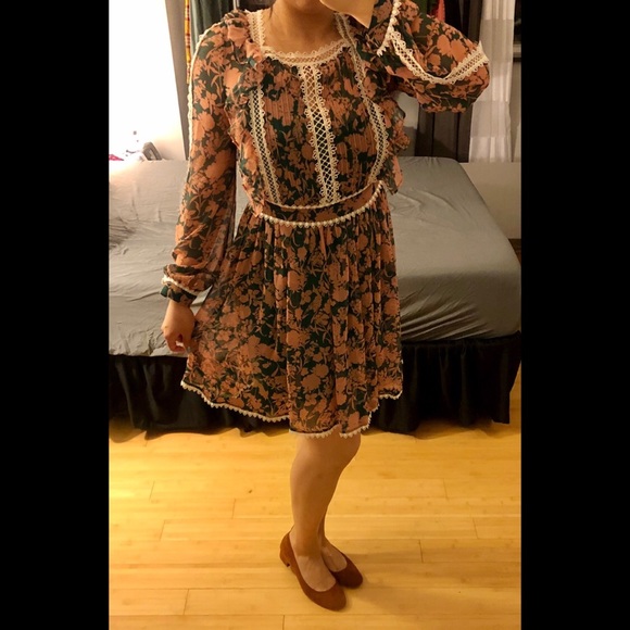 ✨HOST PICK ✨ Lulu’s Floral Skater Dress - Picture 3 of 10